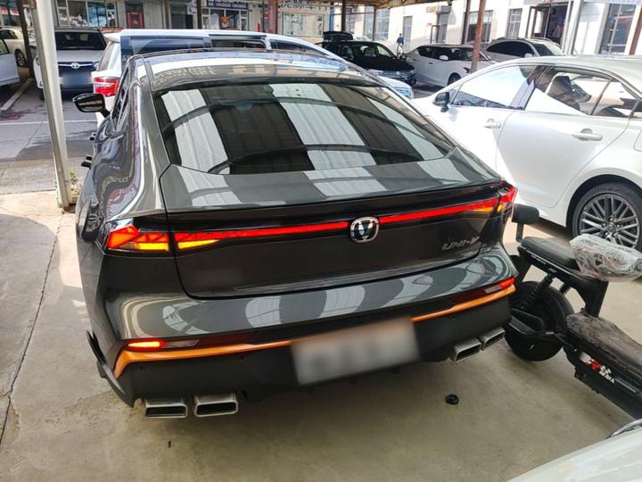 UNI-V 2024 1.5T Premium Sport photo 5