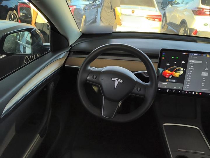 Model Y 2021 Standard Range RWD photo 6