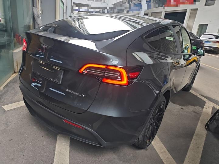 Model Y 2022 Long Range AWD photo 4