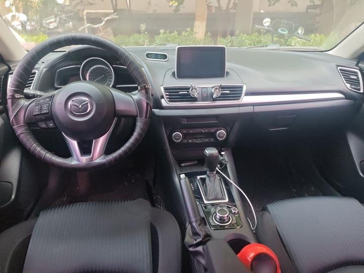 3 Axela 2016 Hatchback 1.5L AT Luxury photo 5