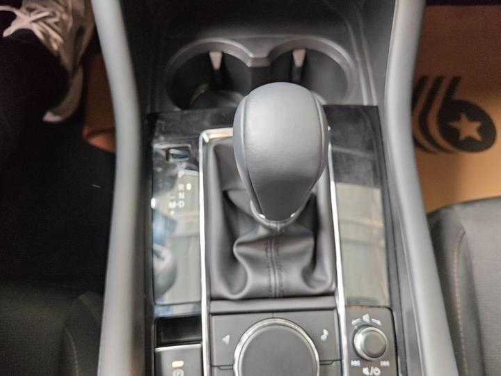3 Axela 2023 2.0L AT photo 5