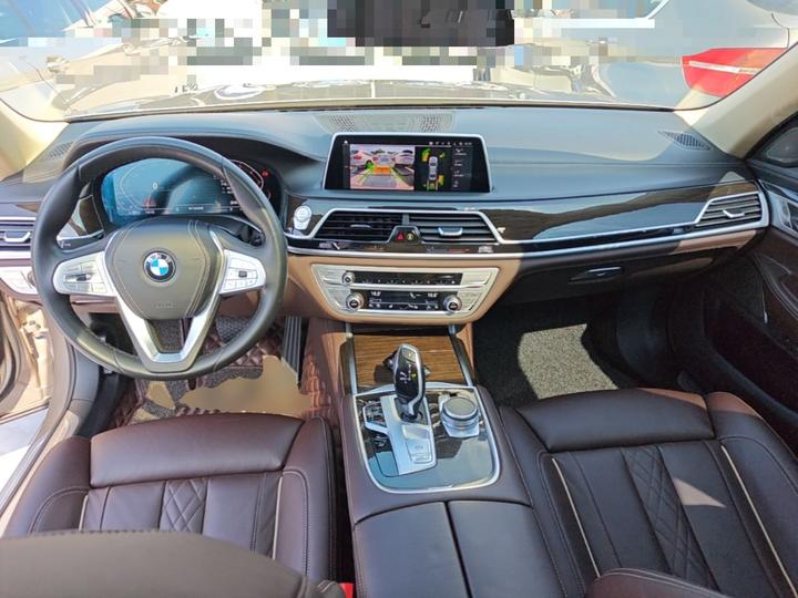 7 Series 2021 730Li Luxury photo 5