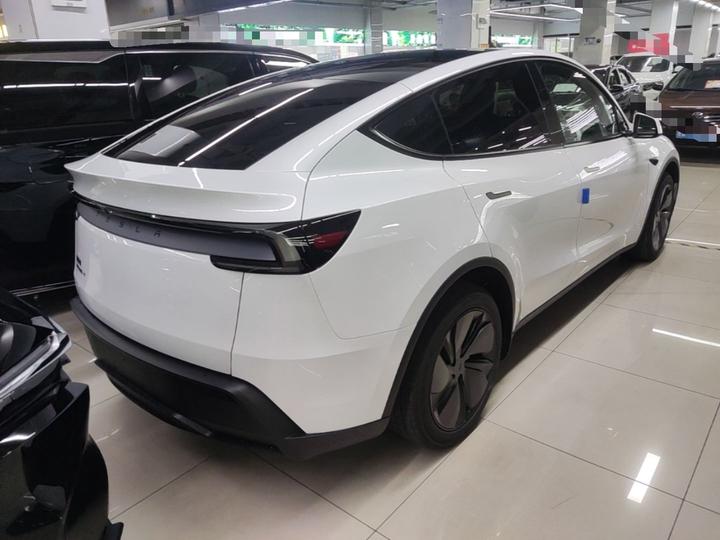 Model Y 2026 RWD photo 6