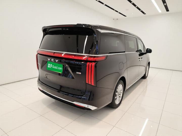2025 AWD 8 photo 6
