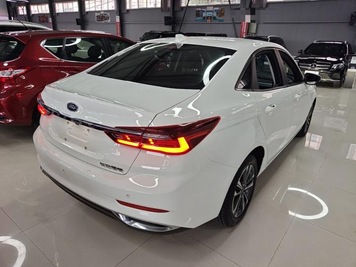 Escort 2021 1.5L AT photo 6