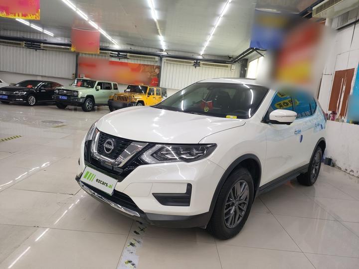 X-Trail 2025 2.0L RWD Leading