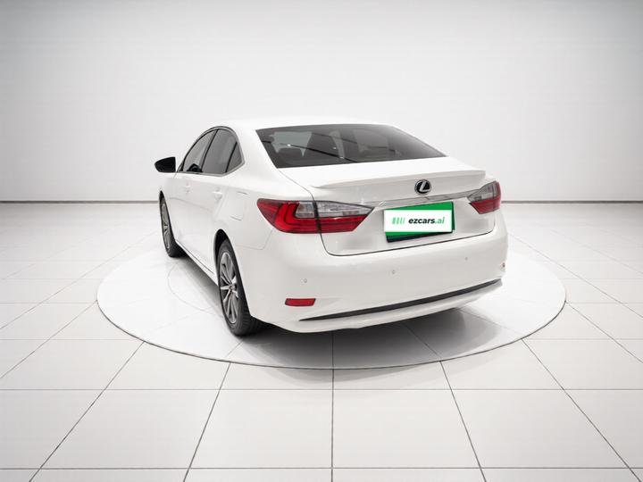 ES 2015 300h Comfort photo 4