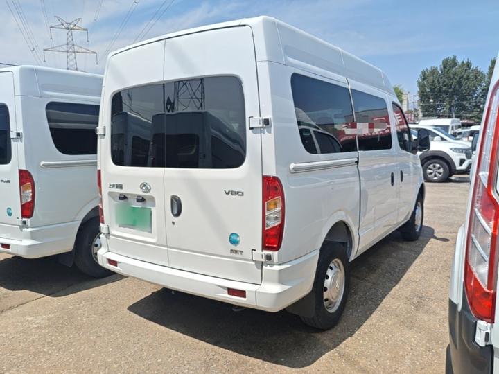 MAXUS V80 2023 2.0T AMT Classic Short Wheelbase 5/6-Seater photo 4