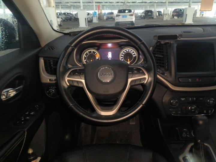 Cherokee 2017 2.0L photo 8