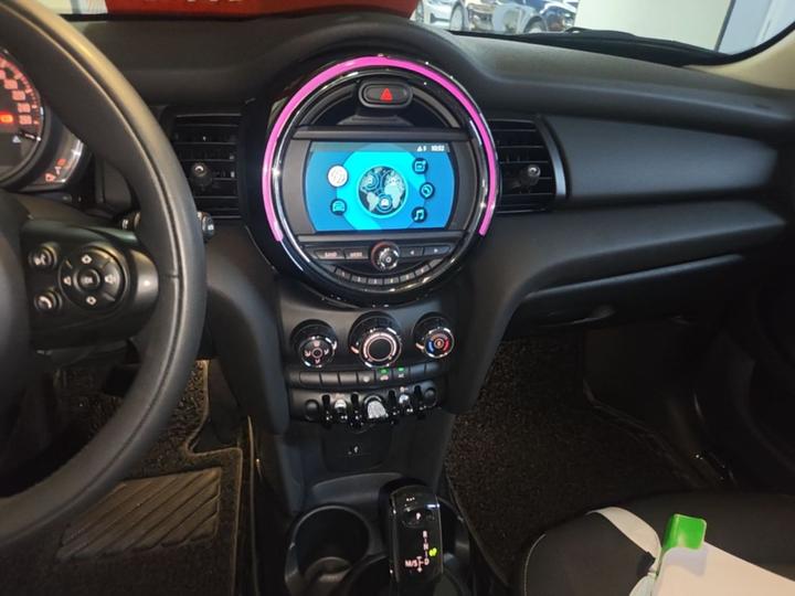 2020 1.5T ONE 5-Door photo 8