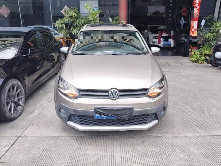 2014 1.6L Cross Polo AT photo 2