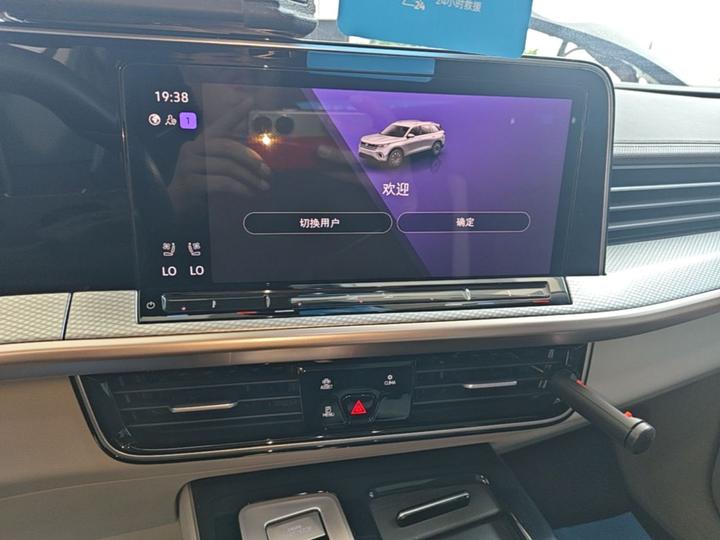 2023 380TSI AWD R-Line photo 8