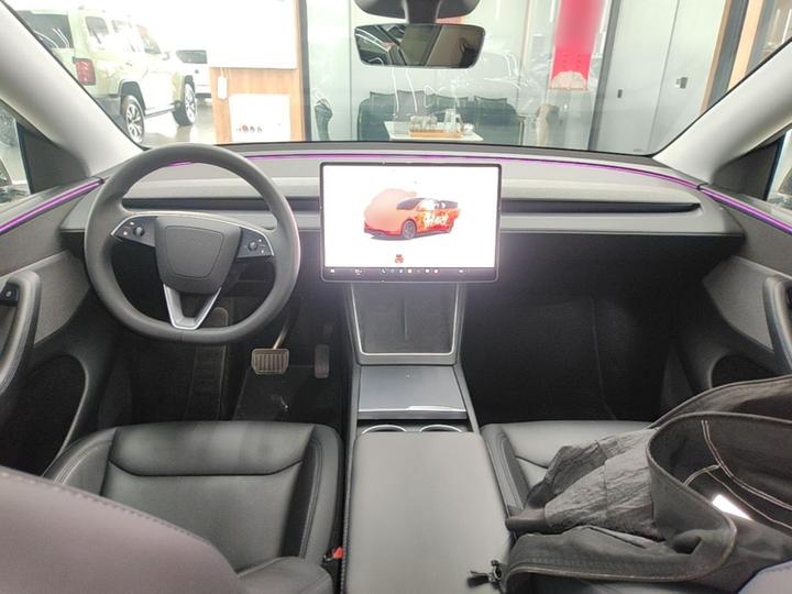 Model Y 2025 RWD photo 5