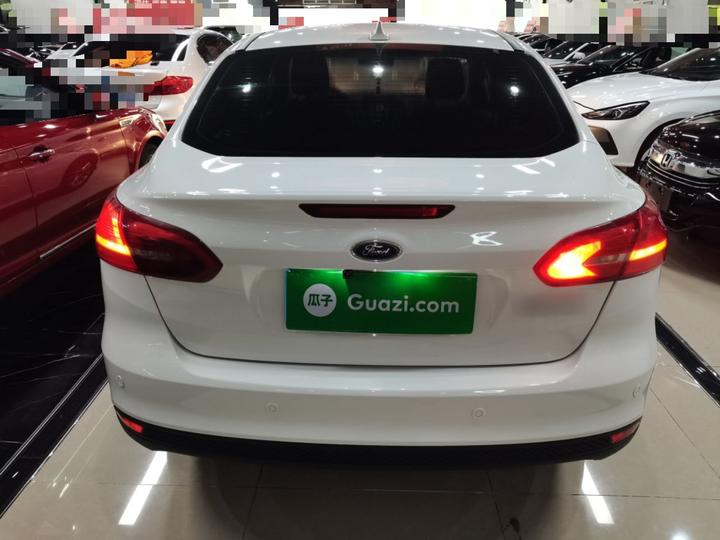 Focus 2015 Sedan 1.6L MT photo 3