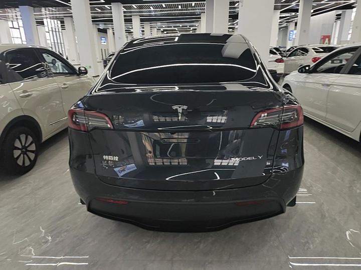 Model Y 2024 RWD photo 3