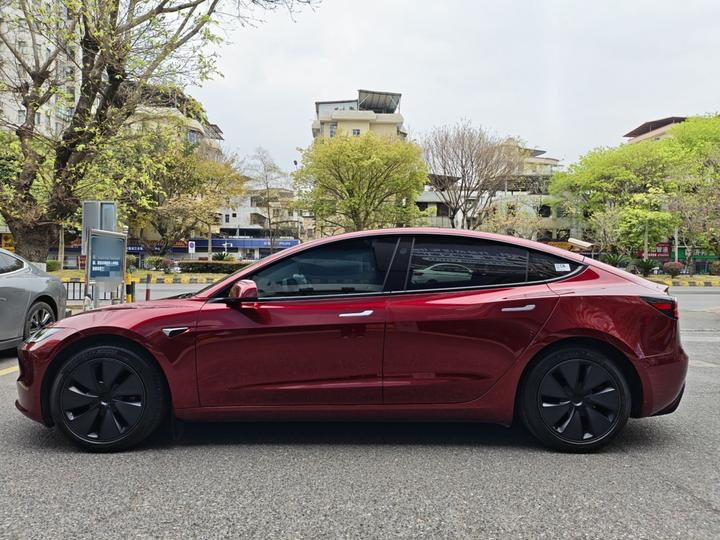 Model 3 2023 RWD photo 3