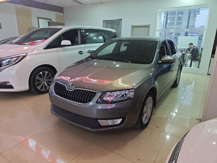 Octavia 2016 1.6L AT