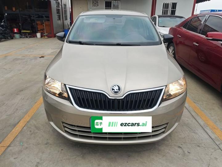 Rapid 2015 1.4L MT photo 2