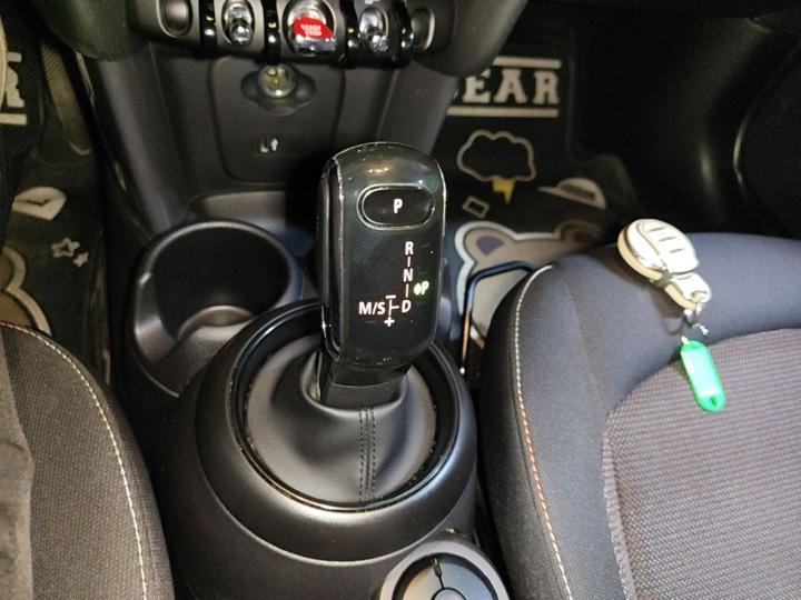 2018 1.5T ONE 5-Door photo 6