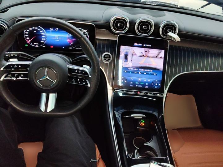GLC 2023 Facelift GLC 300 L 4MATIC Dynamic 7-Seater photo 2