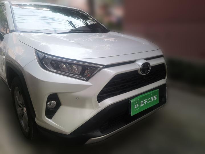 RAV4 2022 2.0L CVT RWD Plus photo 3