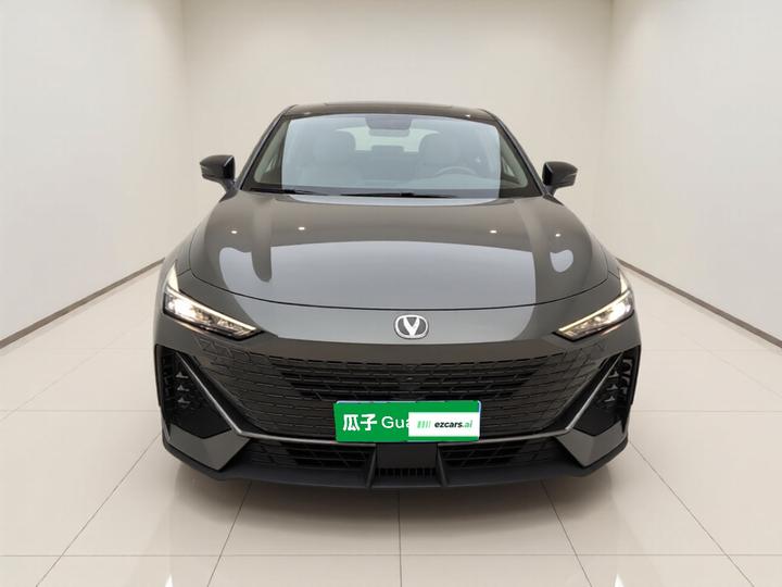 UNI-V 2022 1.5T Premium photo 2