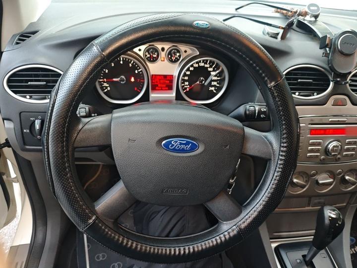 Focus 2013 Hatchback Classic 1.8L AT Anniversary Edition photo 7