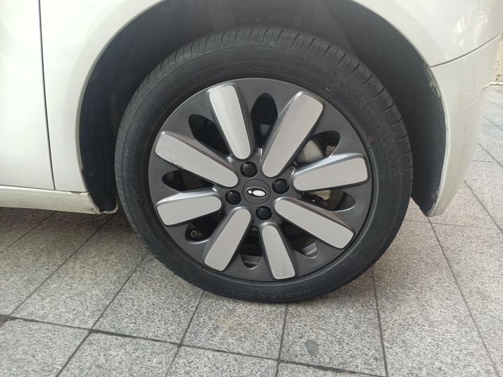 2021 351km Luxury photo 8