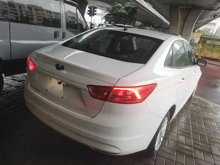 Escort 2015 1.5L AT Comfort photo 6