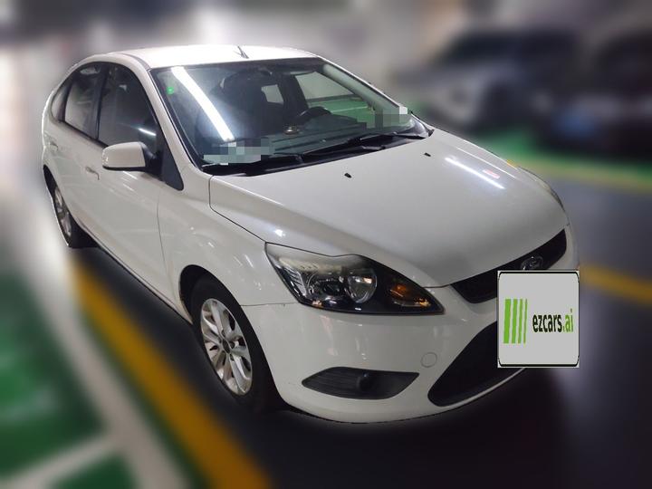 Focus 2013 Hatchback Classic 1.8L MT photo 3