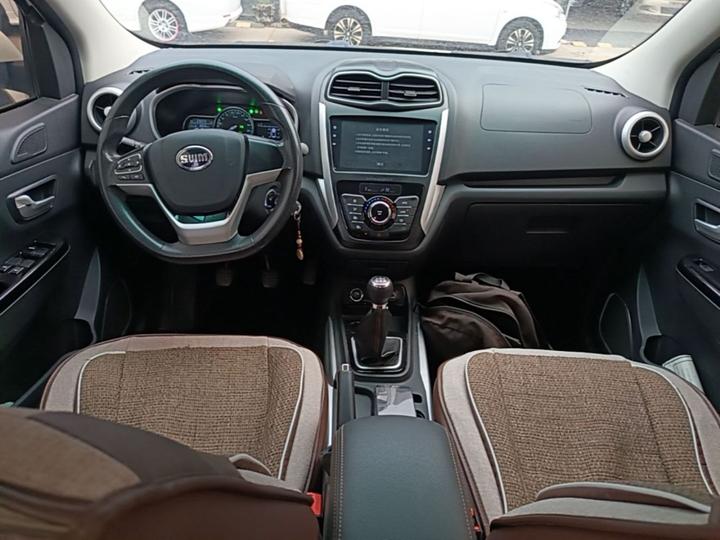 SWM X3 2020 1.5L MT Value 7-Seater photo 5