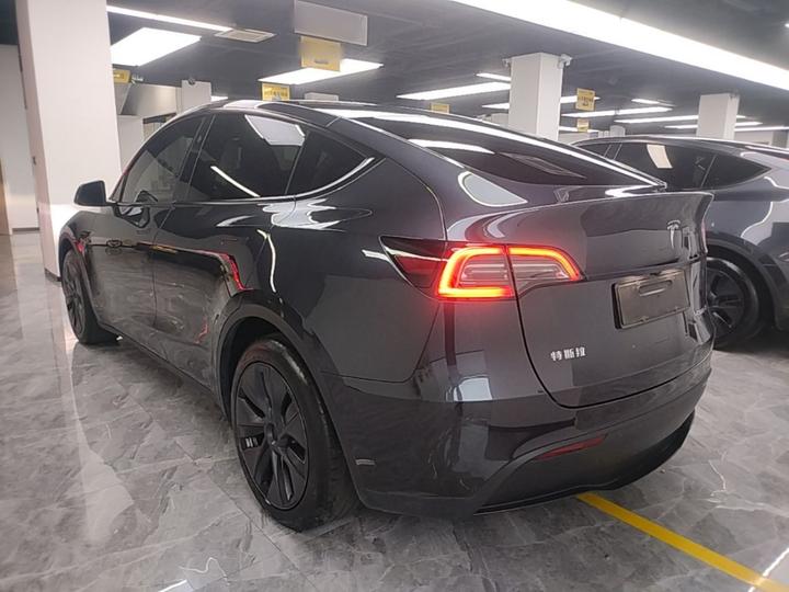 Model Y 2024 RWD photo 4