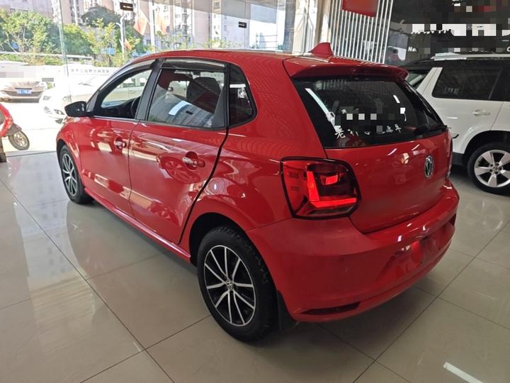 Polo 2016 1.6L AT Comfort photo 4