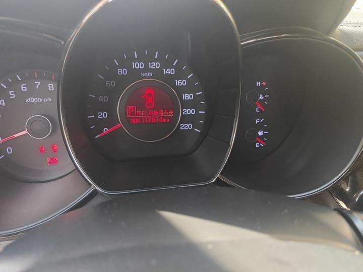 K2 2012 Sedan 1.6L AT Premium Anniversary Edition photo 2