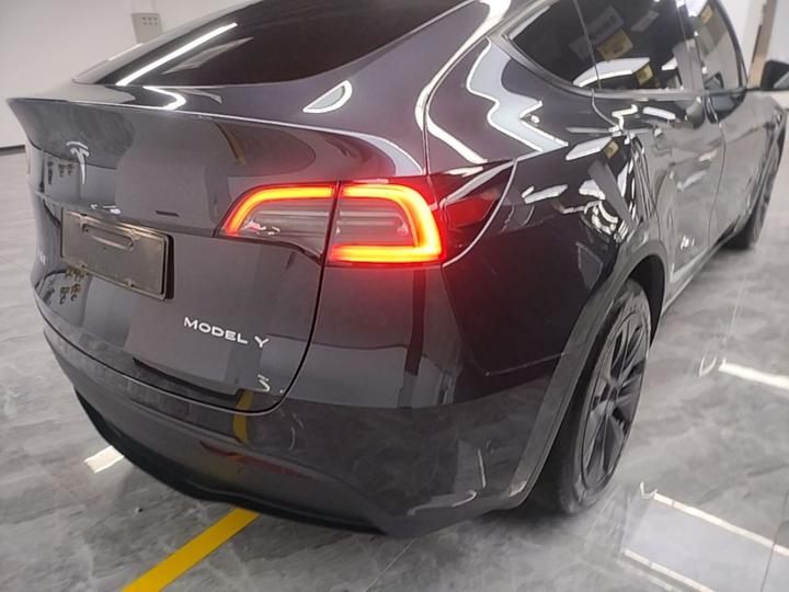 Model Y 2024 RWD photo 7