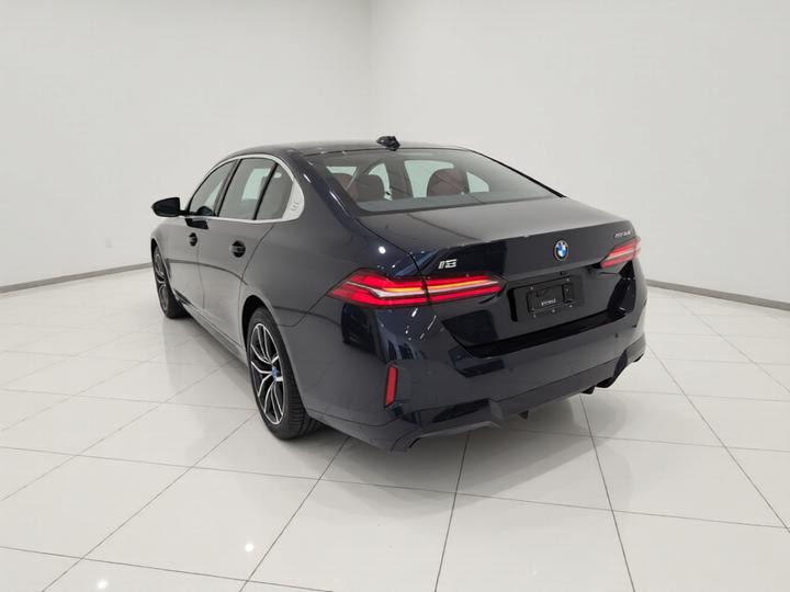 i5 2025 eDrive 35L M Sport Package photo 4