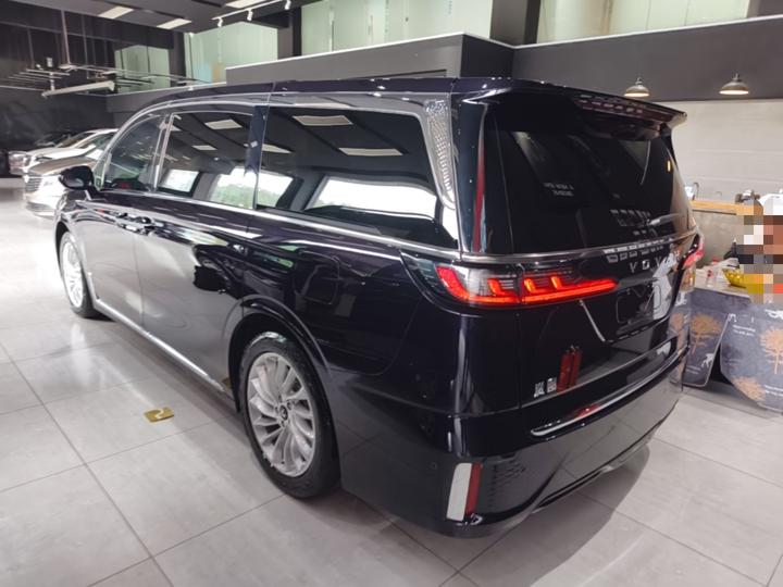 Voyah Dreamer 2024 PHEV Extended Range Premium photo 4