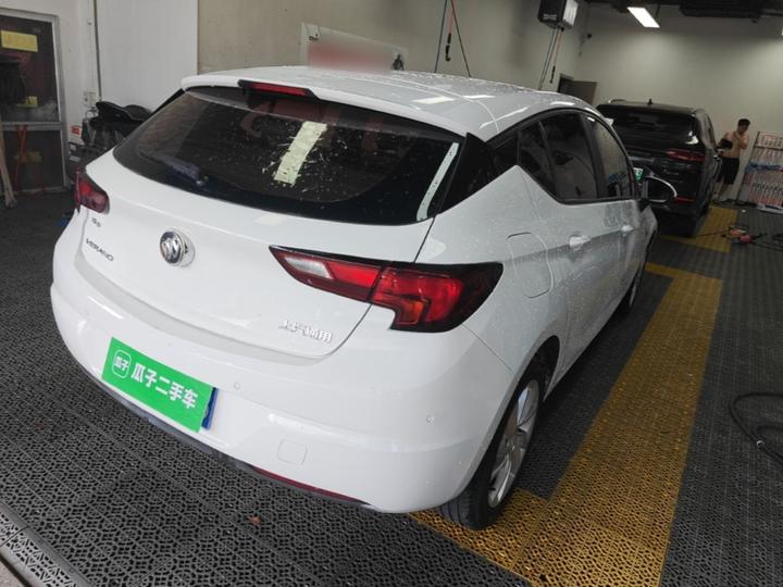 Verano 2016 Hatchback 15S AT Leading photo 4
