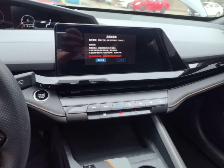 UNI-V 2022 1.5T Excellence photo 8