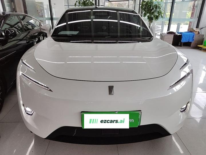 11 2022 Extended Range 5-Seater photo 2