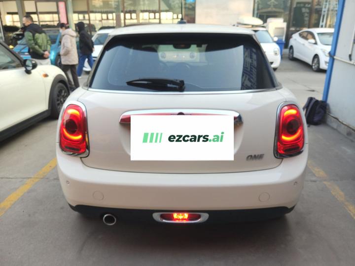 2019 1.5T ONE PLUS 5-Door photo 4