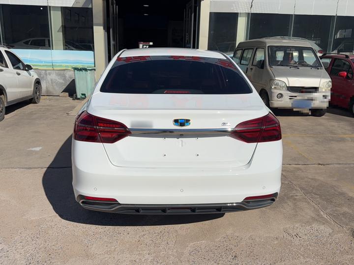 Emgrand 2018 1.5L MT photo 3