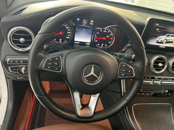 GLC 2017 GLC 300 4MATIC Luxury photo 4