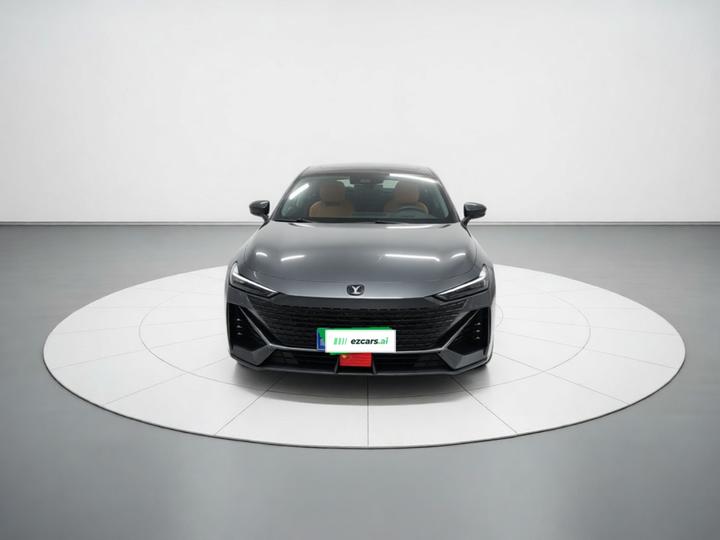 UNI-V 2022 1.5T Premium photo 2