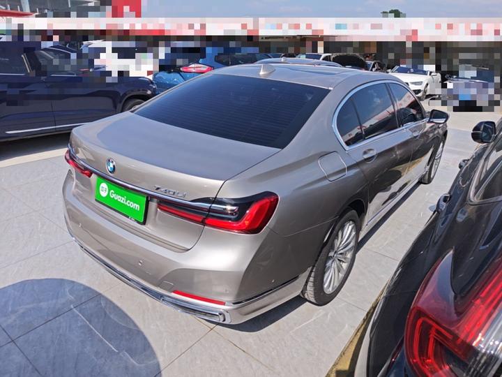 7 Series 2021 730Li Luxury photo 3