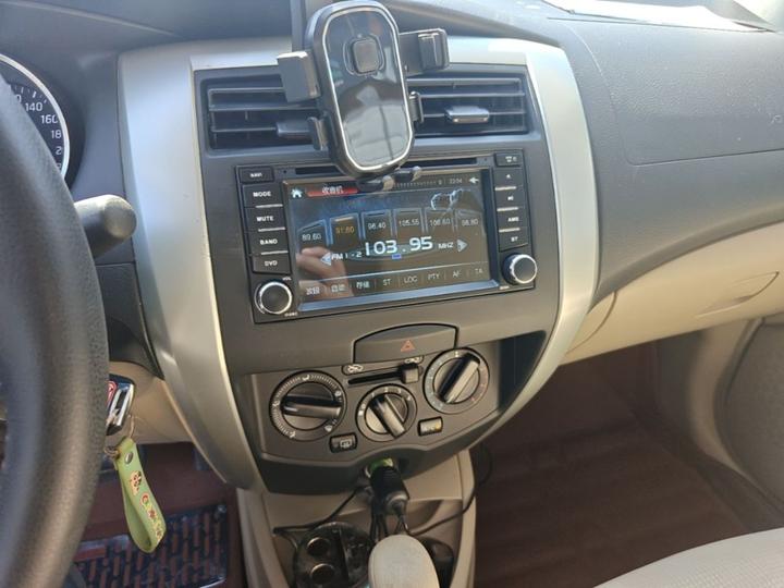 2015 1.6XE CVT Comfort photo 8