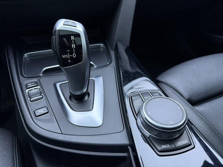 3 SeriesGT 2019 320i M Sport Package photo 5