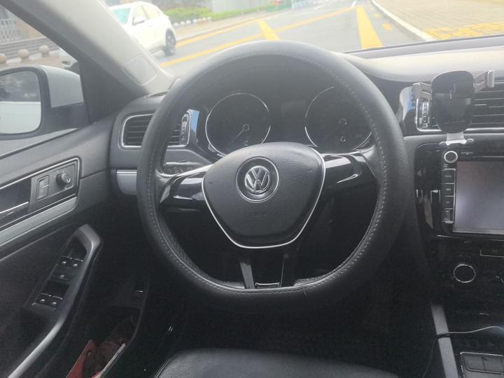 Sagitar 2015 230TSI AT Comfort photo 3