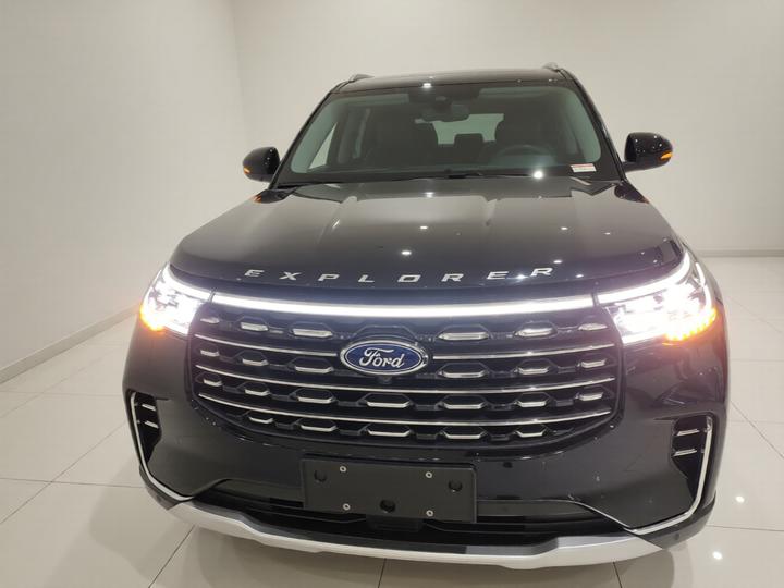 Explorer 2023 EcoBoost 285 AWD Titanium 7-Seater photo 2
