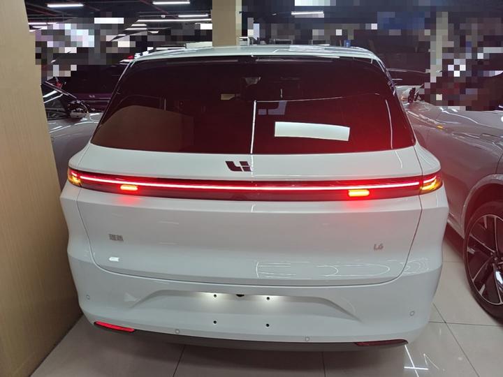 Li Auto L6 2025 Max Smart Refresh Edition photo 5